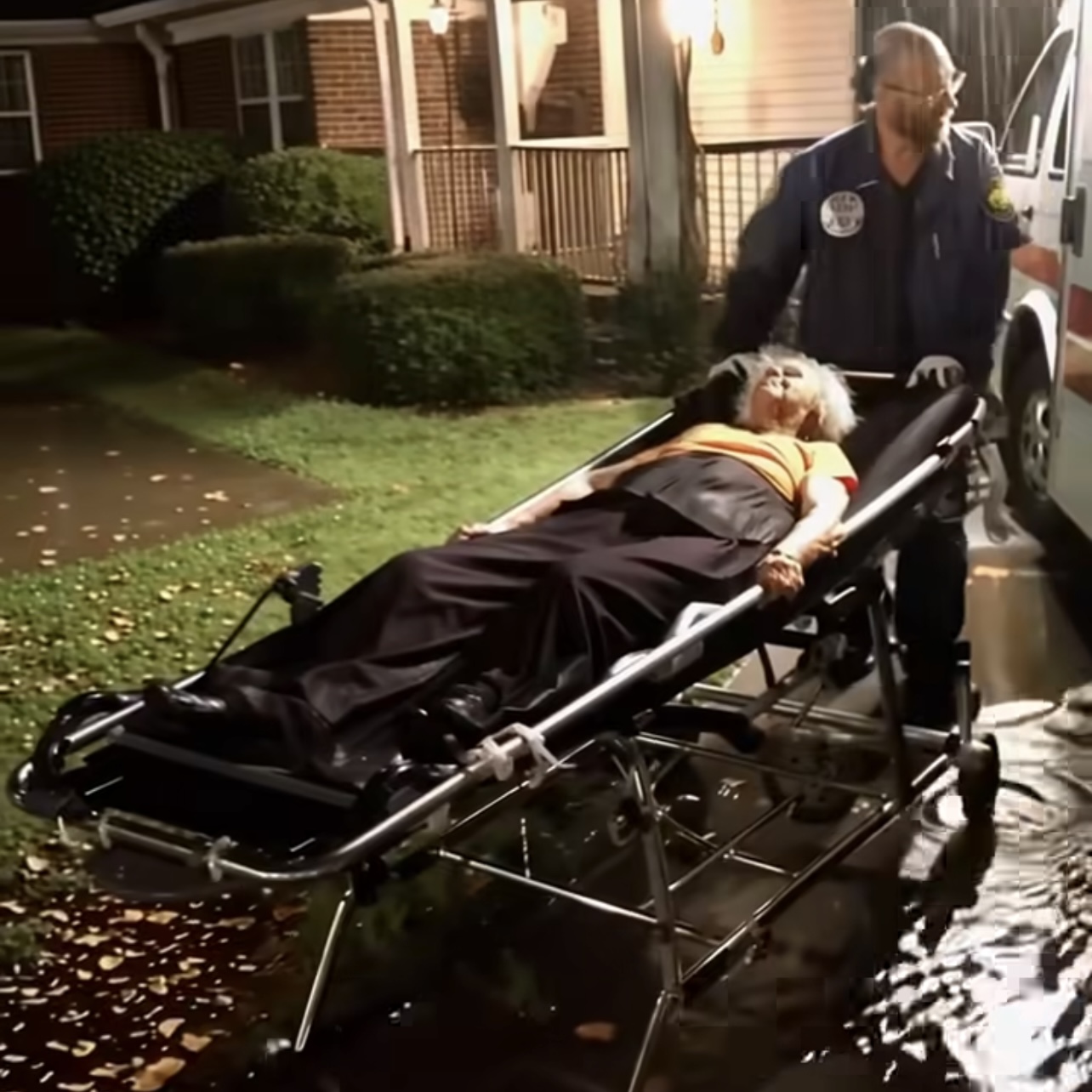 Elderly Woman Kept Her Home Closed for 26 Years โ Until I Finally Walked Inside