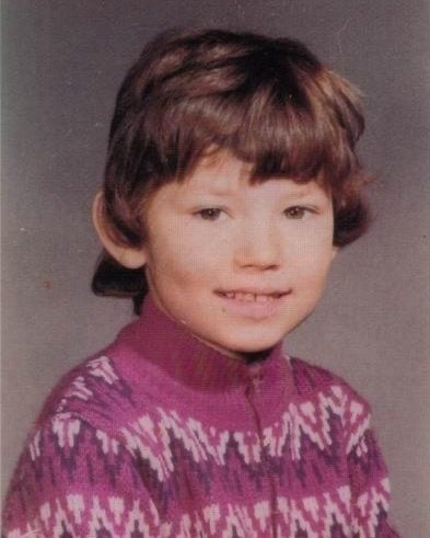 She Shines on Stage — But Behind the Fame Lies a Childhood Story Too Painful to Believe…”