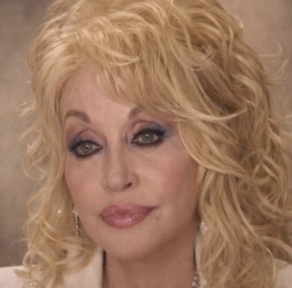 Dolly Parton’s Sister Speaks Out After Health Scare