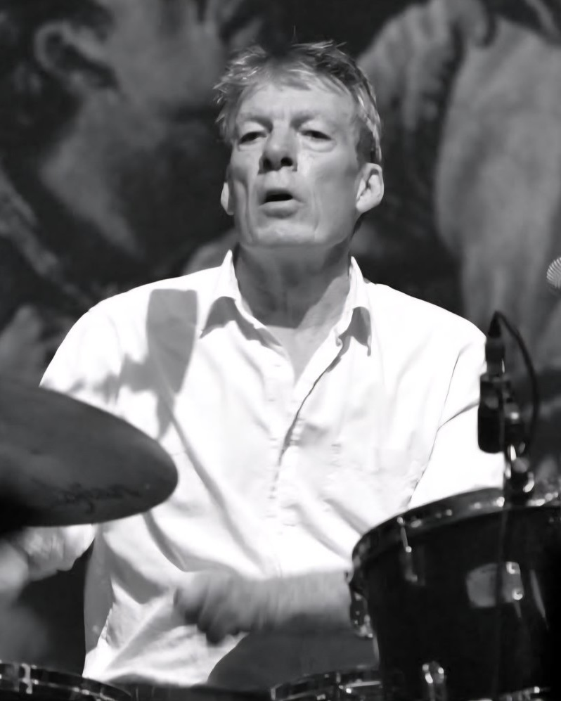 “Heartbreak in Music — Pogues Drummer Andrew Ranken Dies at 72, Leaving Fans in Tears