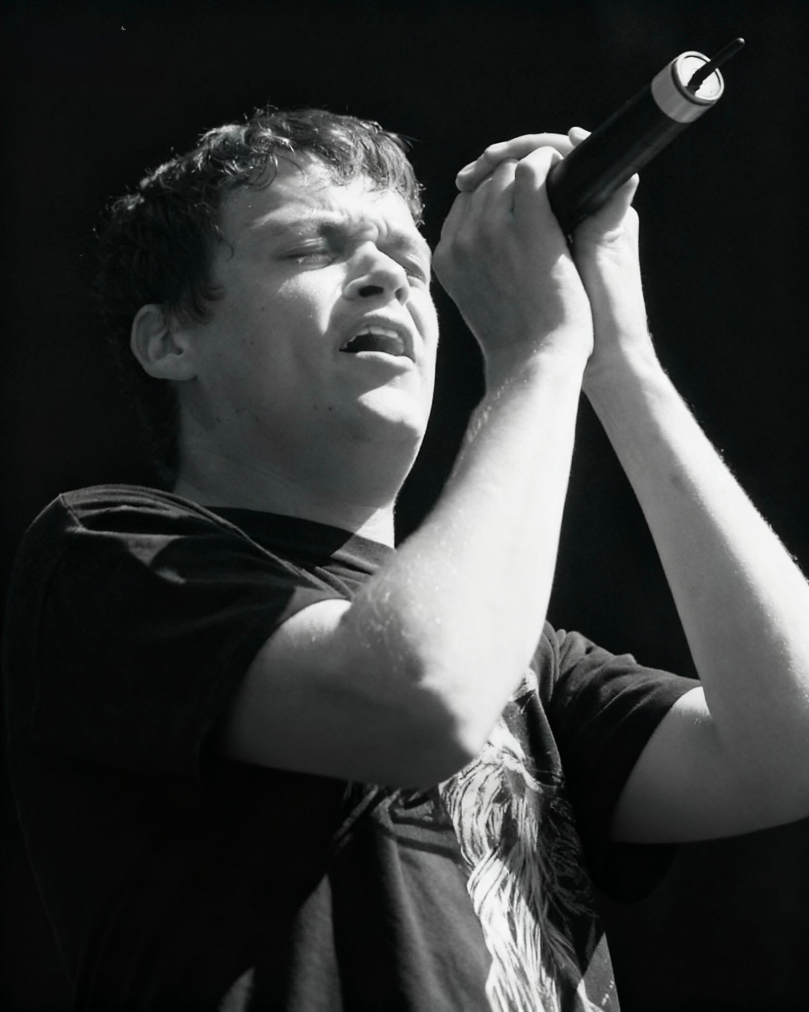 Shock and Tears: Rock Icon Dies at 47-Heartbreaking Details Emerge