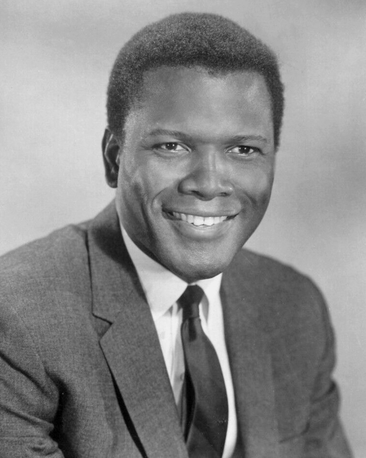 “He Changed Hollywood Forever, Became the First to Win an Oscar in His Category, and We Still Feel His Absence — Discover the Full Story”