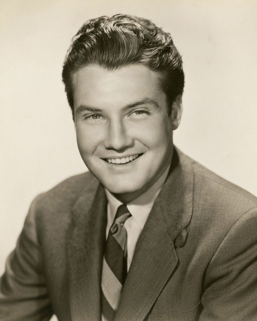 Millions Grew Up Watching Him Save the World on TV… But Few Know the Sad Truth Behind This Hollywood Legend