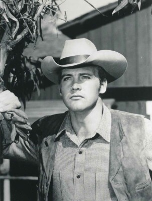 Millions Watched Him Every Week on TV… Today Most People Don’t Recognize This Legendary Actor!