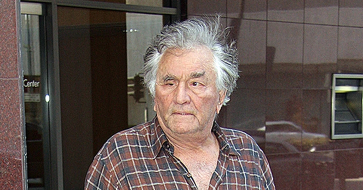 Rare Paparazzi Photo!: Beloved TV Legend Spotted Before His Passing in 2011!