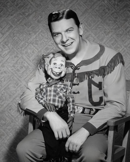 The Untold Secret Behind a Smiling TV Icon That Shaped a Generation 👀