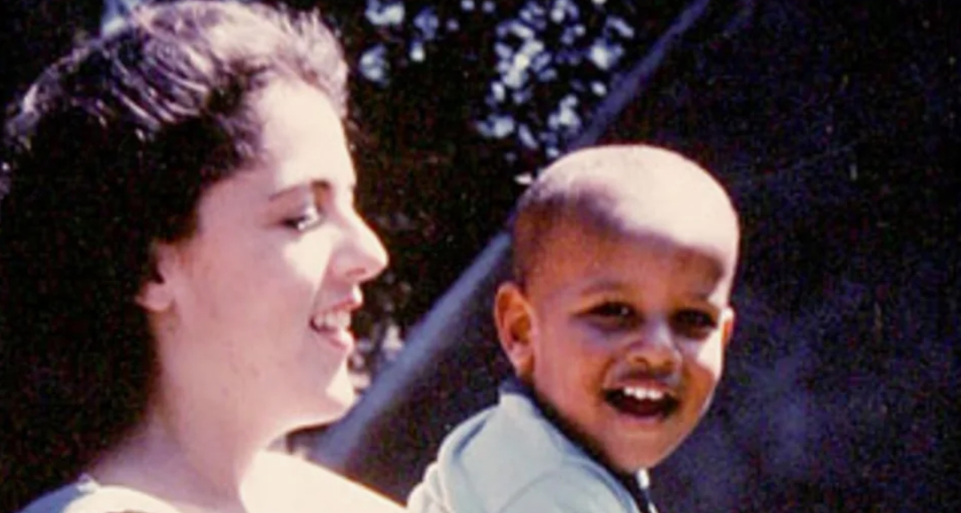 At 20, She Was a Divorced Single Mom… Then Raised a Son Who Became President! Who Are They?