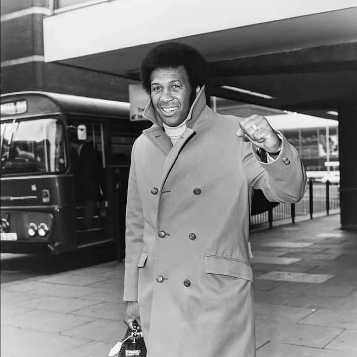 From Boxing Glory to Silent Farewell: The Untold Story of a Heavyweight Champion”
