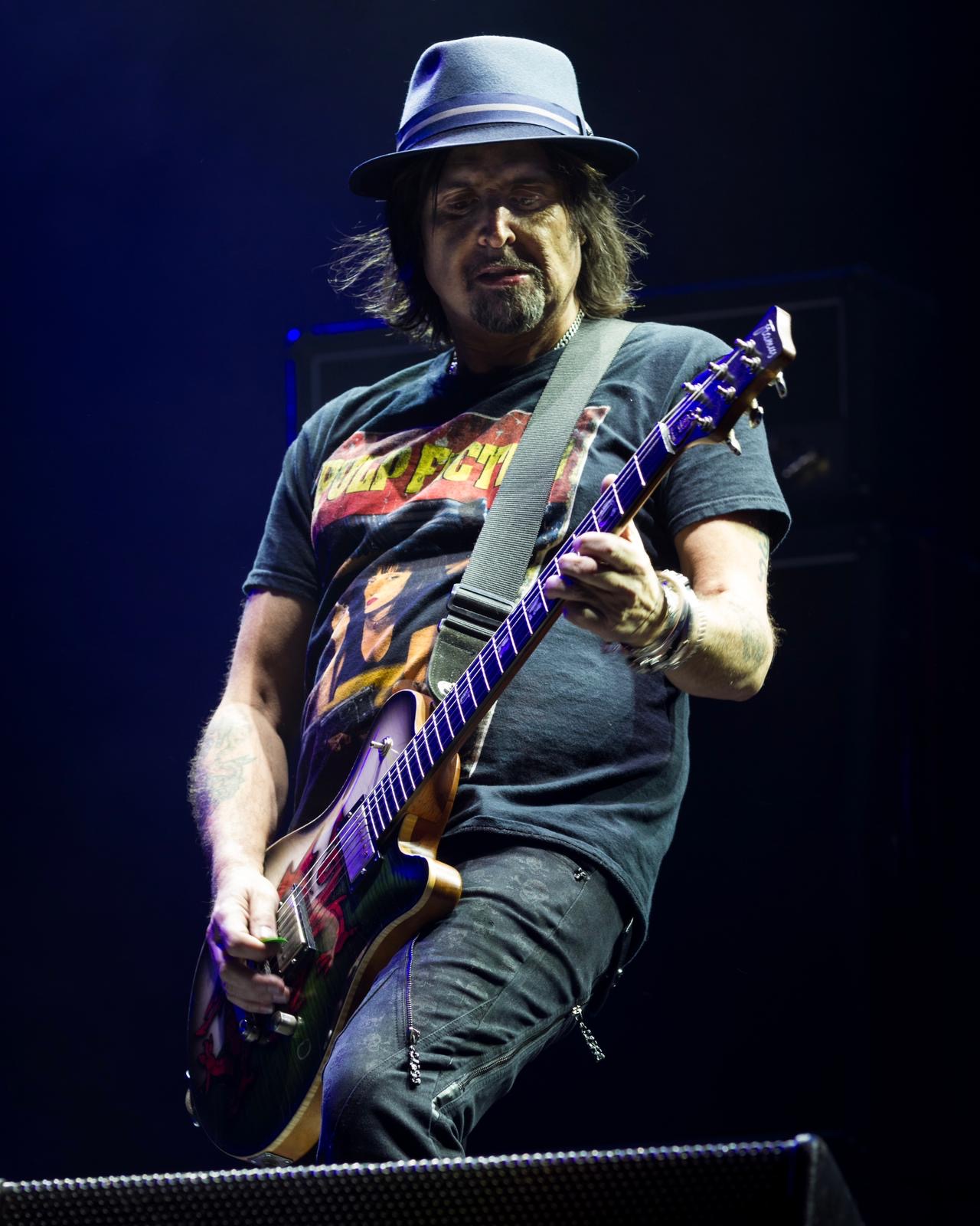Rock Music Fans Heartbroken After Sudden Loss of Legendary Guitar Icon