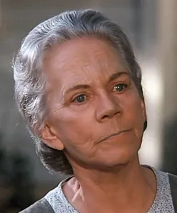 The Untold Story of a Soft-Spoken Matriarch Who Carried a Family Through War, Poverty, and Silence