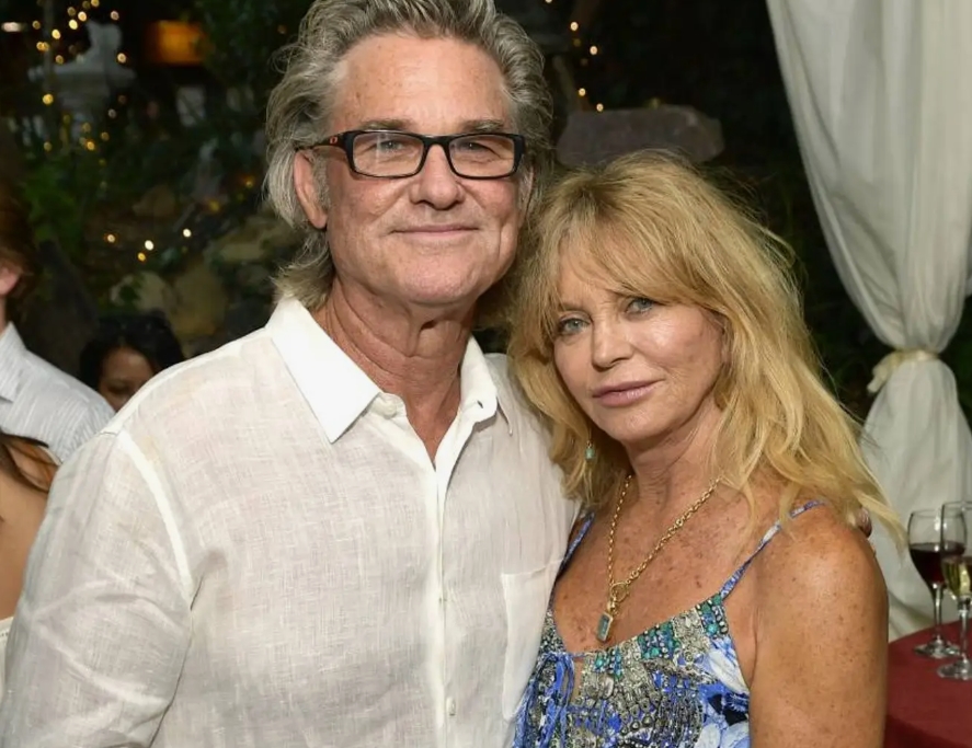Timeless Hollywood Couple!: Long-Lasting Duo Spotted in Rare Candid Beach Moment!