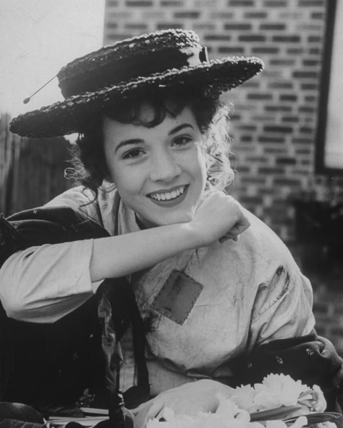 The Hidden Truth Behind a Timeless Star Still Radiating Beauty in Her 90s