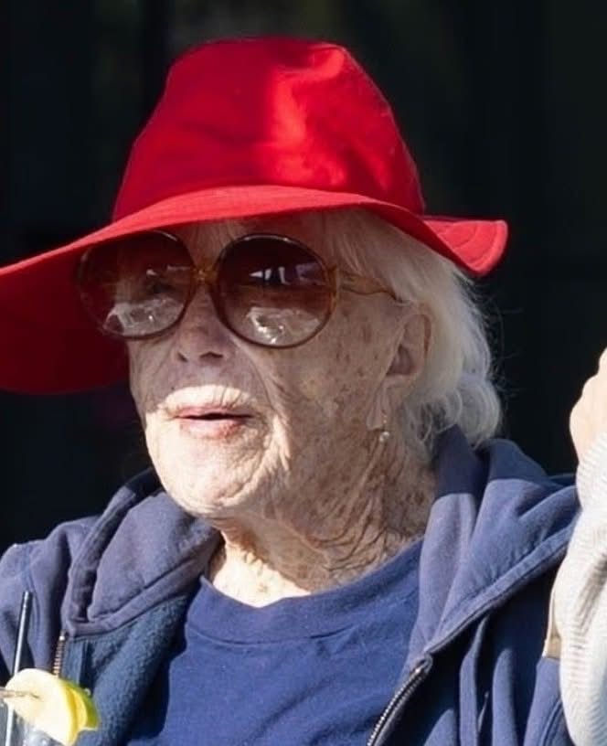 A Rare Public Appearance of a Hollywood Legend Leaves Fans Emotional in 2026