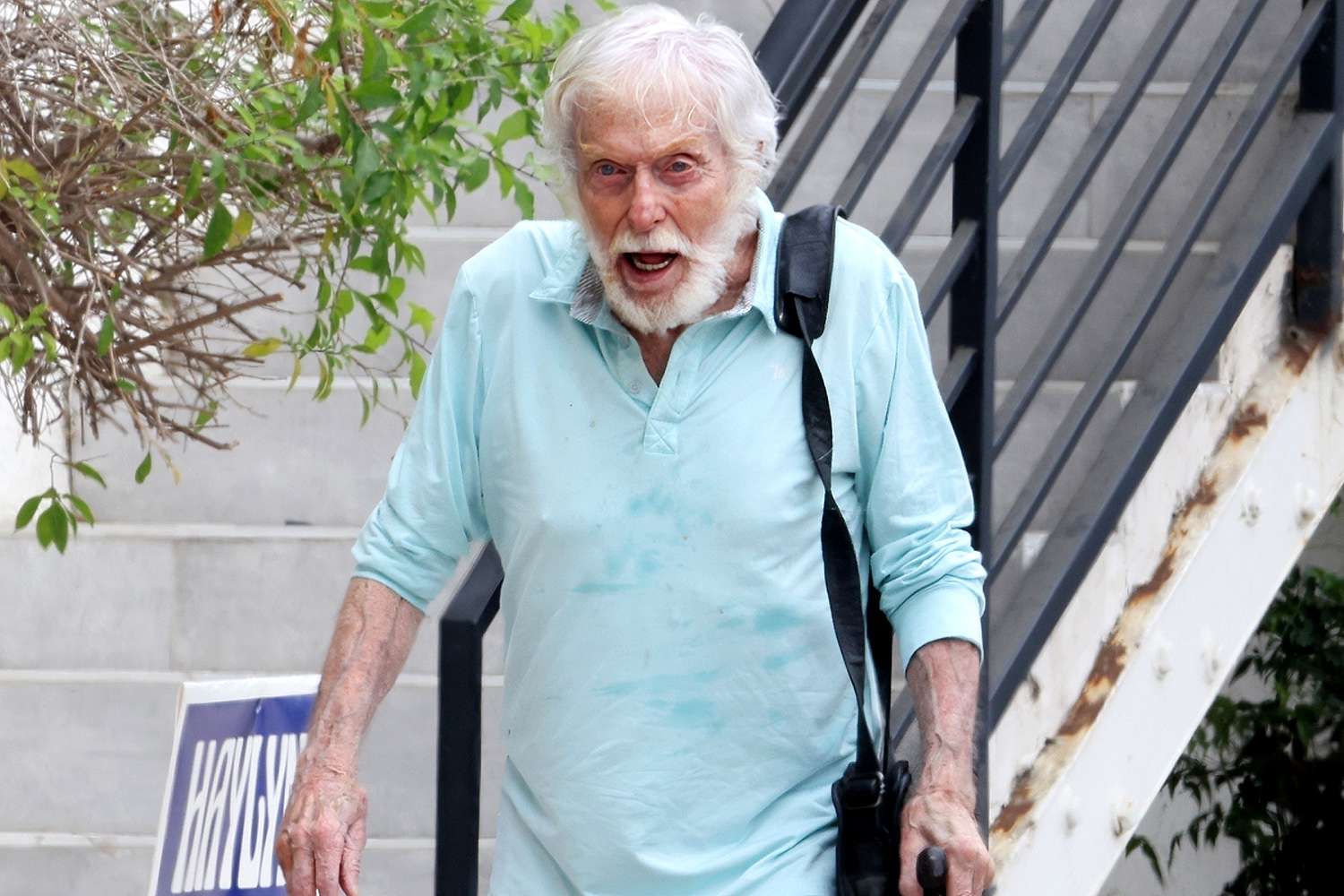 At 100 Years Old, He’s Still Smiling: The Secret Behind a Hollywood Legend’s Remarkable Life