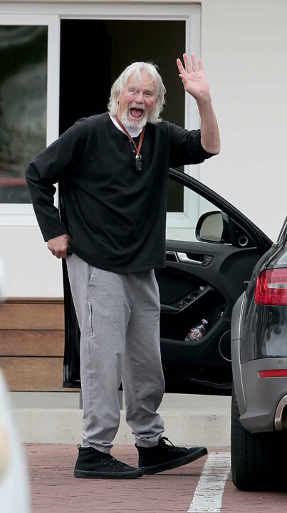 He suddenly appeared in Malibu… and the way he looks today has fans stunned.
