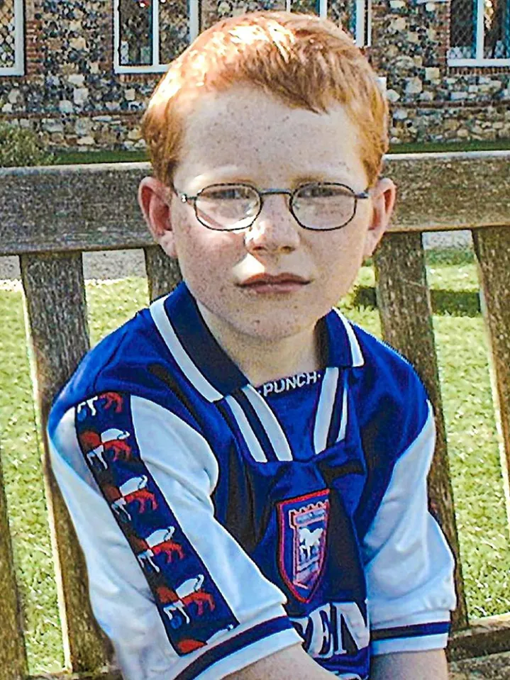 The Painful Childhood Behind The Smile — Before The Fame, He Was The Boy Everyone Made Fun Of…