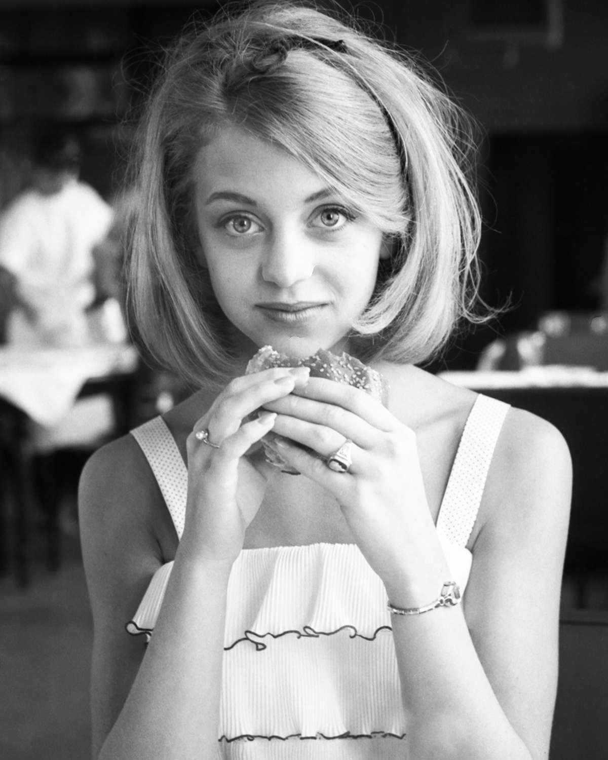She Was One of Hollywood’s Biggest Stars… But Her Life Took a Secret Turn Few People Saw Coming