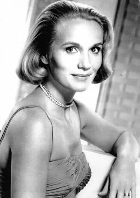 HOLLYWOOD HAS LOST ANOTHER LEGEND… 🥀 At 102, The Woman Millions Remembered From Classic Cinema Is Gone