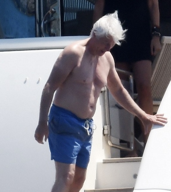 Iconic Hollywood Star Spotted Relaxing in Rare Paparazzi Photo!: Who Is He?