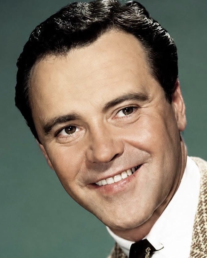 He Made Millions Laugh, Then Broke Hearts With His Final Goodbye — The Hollywood Legend We Still Can’t Forget