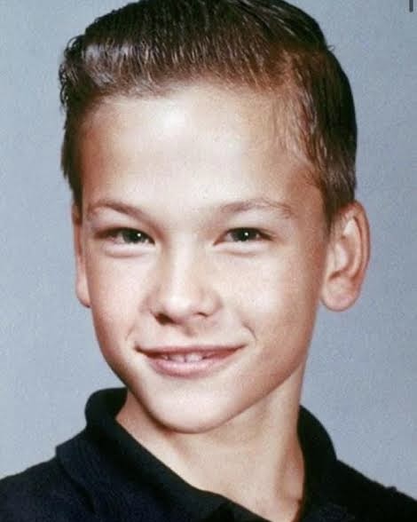 THE PAINFUL CHILDHOOD SECRET BEHIND A HOLLYWOOD LEGEND’S PERFECT SMILE WILL BREAK YOUR HEART